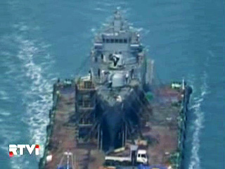 Южнокорейский корвет "Чхонан" водоизмещением 1200 тонн был потоплен 26 марта в Желтом море в результате торпедной атаки, осуществленной подводной лодкой КНДР