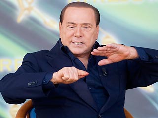 Берлускони удивил прессу рассказом, что его любят корыстные женщины, и анекдотом про Гитлера