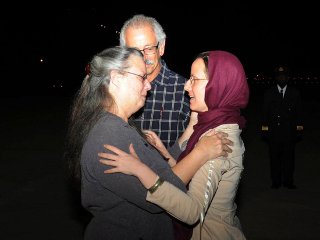 Освобожденная иранскими властями гражданка США Сара Шурд прибыла минувшим вечером в Оман