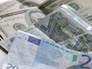 Доллар подрос на 4 копейки, евро рванул на 37