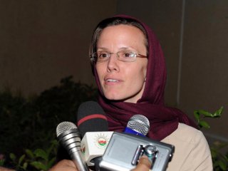 Гражданка США Сара Шурд, освобожденная иранскими властями после того, как она провела 13 месяцев в тюрьме, пройдет медицинское обследование в Омане