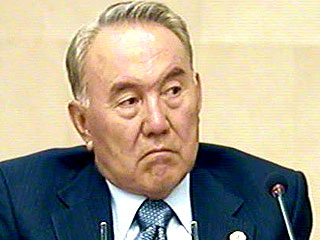 Президент Казахстана Нурсултан Назарбаев собирается не просто баллотироваться в президенты в 2012 году, но и остаться у власти как минимум до 2020 года