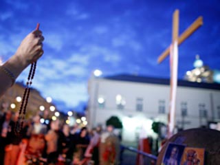 В Варшаве исчез деревянный крест в память президента Леха Качиньского и других жертв авиакатастрофы 10 апреля под Смоленском