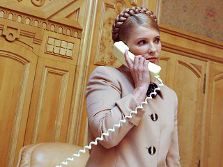 Лидер украинской оппозиции Юлия Тимошенко заявляет, что ей звонят с угрозами