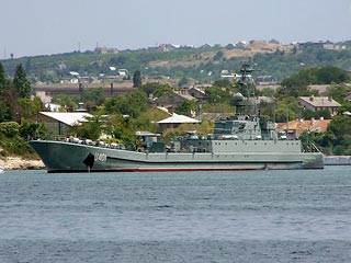 На среднем десантном корабле "Кировоград" ВМС Украины во время учений взорвались два артиллерийских снаряда, в результате чего четверо военнослужащих из состава экипажа корабля получили ранения