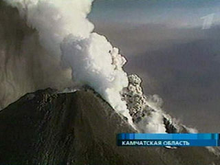 Вулкан Шивелуч на Камчатке выбросил столб пепла на высоту более 3500 метров
