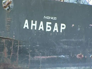 С якутского земснаряда "Анабар", потерпевшего крушение возле о. Монерон (Невельского района, о. Сахалин), снято 102,4 куб. м топлива
