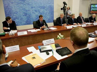 Президент Дмитрий Медведев призвал активнее модернизировать российский оборонно-промышленный комплекс, чтобы превратить его в главный источник инноваций