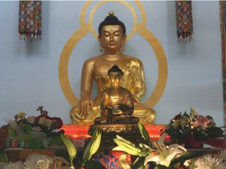 Учебник состоит из трех частей. Первая - рассказывает о жизни Будды, вторая - о его учении, третья - о последователях учителя