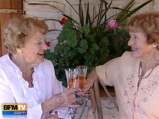 Книга рекордов Гиннесса пополнилась новыми именами - французские сестры Раймонда и Люсьен были признаны самыми старыми близнецами на планете