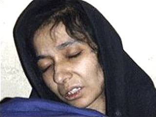 Суд Нью-Йорка приговорил 38-летнюю пакистанку Аафию Сиддики, которую в СМИ прозвали "Мата Хари "Аль-Каиды", к 86 годам тюрьмы за стрельбу по агентам ФБР и американским военным, допрашивавшим ее в 2008 году в Афганистане