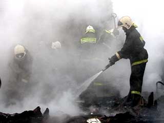 В центре подмосковного города Жуковского пожарные тушат крупное возгорание в одном из зданий, примыкающих к территории хлебозавода