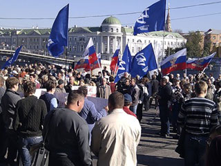 Представители ряда оппозиционных организаций провели в субботу на Болотной площади в Москве митинг, основным требованием которого было возвращение выборов московского мэра