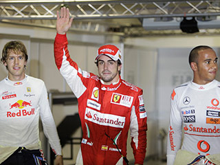 Пилот "Феррари" испанец Фернандо Алонсо на втором этапе подряд выиграл квалификацию чемпионата "Формулы-1", на этот раз - на Гран-при Сингапура. Для испанца это второй поул уже 20-й в карьере
