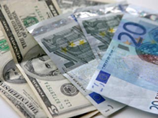 Доллар рухнул на 34 копейки, евро упал на 4