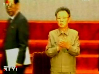 В Северной Корее в понедельник осуществился первый этап давно ожидаемой передачи власти: лидер страны Ким Чен Ир произвел своего младшего сына Ким Чен Уна в генералы армии