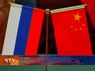 Медведев позвал китайские компании в Сколково