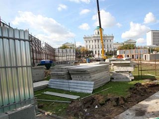 Скандальная стройка в центре столицы у стен Кремля приостановлена