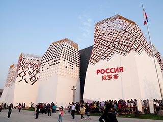 В Шанхае в рамках Дня России на международной выставке "Экспо-2010" был представлен новый логотип инновационного центра "Сколково". Знаком иннограда стали буквы Sk, сделанные в стилистике одного из химических элементов таблицы Менделеева