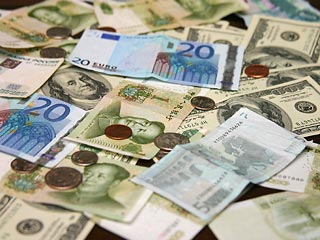 Эксперты: Центробанки мира развязали "войну валют"