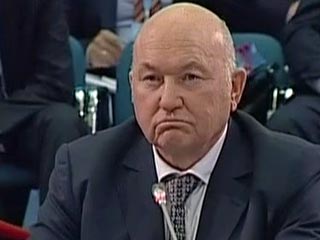 Уволенный с поста московского мэра Юрий Лужков опроверг информацию, появившуюся в среду в некоторых СМИ, о том, что он решил опротестовать свое отрешение в Верховном суде.