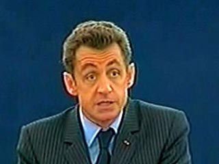 Николя Саркози все более стремится завоевать доверие католиков Франции