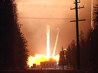 Стартовавшая в четверг с космодрома Плесецк ракета-носитель "Молния-М" успешно вывела на целевую орбиту космический аппарат военного назначения. Старт произошел в 21:01 по московскому времени, спутник был выведен на орбиту в 21:57