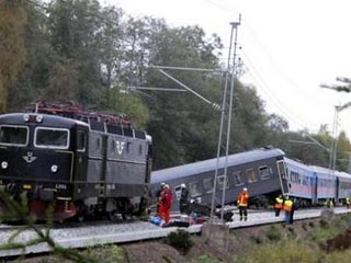 Пассажирский поезд сошел с рельсов на границе Норвегии и Швеции, 40 человек получили ранения, сообщает в субботу агентство AP со ссылкой на полицию Стокгольма