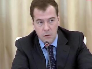Медведев оставил губернаторов Мордовии и Тюменской области работать еще один срок