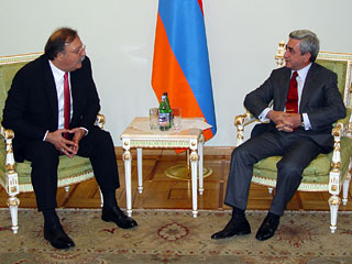 Российская военная база в Армении представляет опасность для Грузии, заявил министр иностранных дел Грузии Григол Вашадзе, находясь с официальным визитом в Ереване