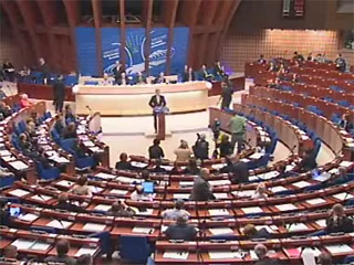 Депутаты ПАСЕ во вторник проголосовали за принятие резолюции в отношении Украины. "За" проголосовали 102 депутата из 109, один - против, шесть - воздержалось