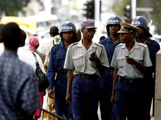 В Зимбабве банда женщин изнасиловала полицейского с ритуальными целями
