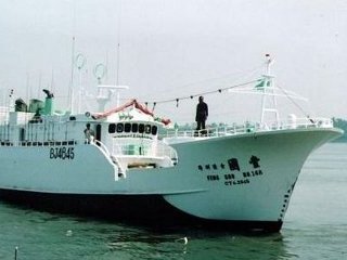 Очередное судно захвачено сомалийскими пиратами. На этот раз жертвой морских разбойников стал тайваньский рыболовецкий траулер Feng Guo