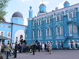 В центре Москвы чуть было не вспыхнули массовые волнения мусульман. Верующих возмутили действия сотрудников правопорядка у Соборной мечети столицы перед пятничной молитвой