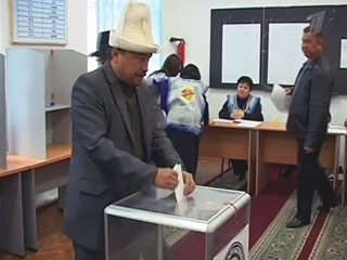 В Киргизии в 08:00 (06:00 мск) открылись избирательные участки, и началось голосование на выборах депутатов парламента Киргизии