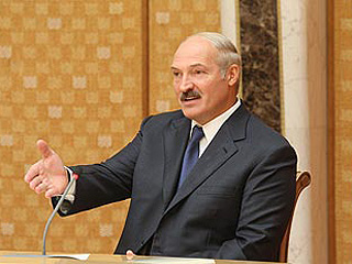 Президент Белоруссии Александр Лукашенко прибыл в Китай в поиске инвестиций, которые могли бы спасти белорусскую экономику после конфликта с Москвой