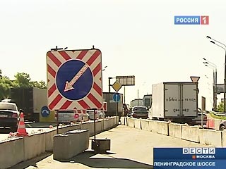 На 24-ом километре Ленинградского шоссе в Подмосковье состоится открытие путепровода, из-за ремонта которого в июне 2010 года на этой трассе произошел транспортный коллапс