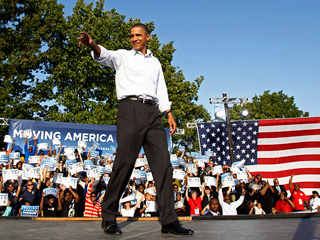 Выступая на собрании сторонников Демократической партии США в Филадельфии, президент США Барак Обама в воскресенье чуть не получил по голове книгой, которую в него запустили из толпы