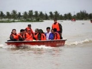 Уже более 440 тысяч человек эвакуированы за последние дни на острове Хайнань (Южный Китай) из-за наводнений
