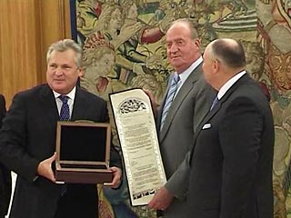 Глава Европейского еврейского конгресса Вячеслав Кантор вручил королю Испании Европейскую медаль толерантности