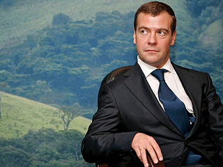 Президент России Дмитрий Медведев торопит правительство поправить Лесной кодекс, который прежде он называл негодным