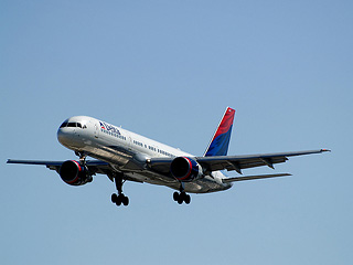 Самолет американской авиакомпании Delta, следовавший из Москвы в Нью-Йорк, пришлось посадить в Швеции - в стокгольмском аэропорту Arlanda
