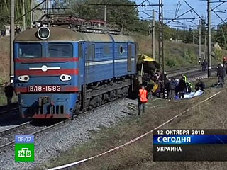 На Украине продолжается расследование причин столкновения автобуса и локомотива на железнодорожном переезде в Марганце Днепропетровской области