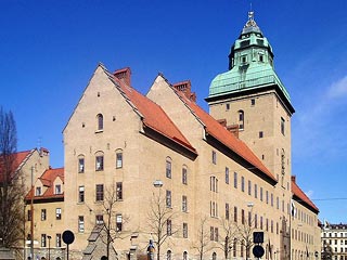 Городской суд Стокгольма подтвердил, что принял решение наложить арест на принадлежащее России имущество в Швеции по иску немецкого бизнесмена Франца Зедельмайера, требующего от РФ около 5 миллионов евро