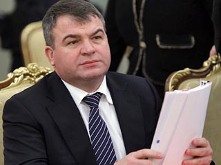 Министр обороны РФ Анатолий Сердюков в апреле сообщил, что в военном ведомстве изучается вопрос создания в российской армии военной полиции