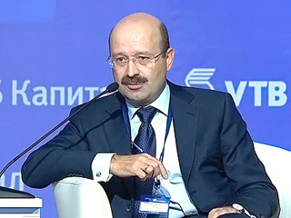 Председатель правления банка "ВТБ24 Михаил" Задорнов заявил, что более скептично относится к прогнозу роста кредитного портфеля банковской розницы на конец 2010 года, чем Центробанк