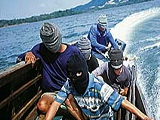 Сомалийские пираты захватили рыболовецкое судно, шедшее под флагом Южной Кореи, с 43 членами экипажа на борту у побережья Кении