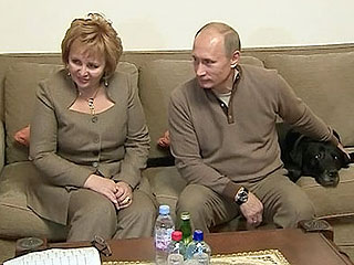 Белый дом опроверг слухи о разводе Путина. Супруги приняли участие в переписи