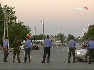 В городе Баксане сотрудники милиции в ходе розыскных мероприятий обнаружили у местного жителя около полкилограмма тротила, взрыватель, электродетонатор