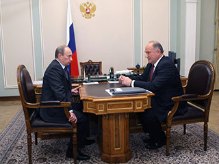 Премьер-министр Владимир Путин повстречался с лидером КПРФ Геннадием Зюгановым, обсудил перспективы голосования по бюджету и уточнил инфляционный прогноз на будущий год